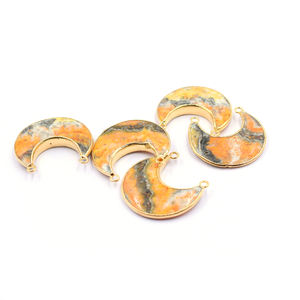 Colgante de Jaspe Abejorro en Forma de Luna Chapado en Oro con Argolla para la Creación de Joyas - Product Image 3