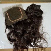 Extensions de cheveux indiens vierges de qualité supérieure 100% naturels, ondulés, grade Remy, blonds, 16 pouces de long, avec closure assortie, double trame faite à la machine