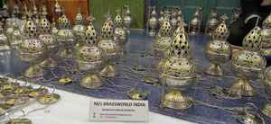 Fournitures d'église confortables en laiton, style européen - Product Image 3