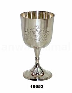 Copa de Kidush de latón plateado de forma redonda con diseño antiguo - Product Image 1