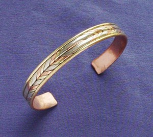 กำไลข้อมือทองเหลืองหยกสีทองแดงน่ารักใช้ได้ทั้งชายและหญิงกำไลข้อมือรักษาแบบบิด3อันทำจากโลหะ - Product Image 6