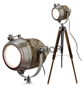 Lampadaire projecteur design moderne avec trépied en bois finition chromée pour éclairage d'angle - Product Image 1