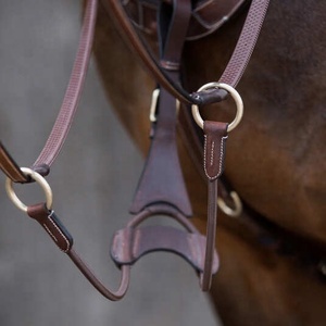 Harnais de poitrine en cuir réglable pour chevaux et équitation, design Corona, durable, personnalisable, Rub International - Product Image 2