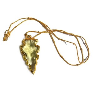 Collier en pierres naturelles de guérison avec pointes de flèches en verre jaune de la meilleure qualité : Collier en pointes de flèches en verre jaune à prix réduit - Product Image 1