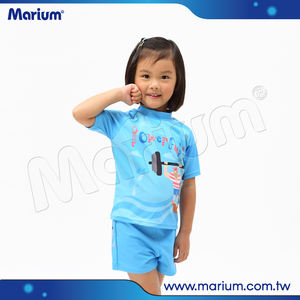 Maillot de protection unisexe pour enfants MARIUM bleu imprimé personnalisé, deux pièces, manches courtes, polyester et élasthanne, vêtements de sport - Product Image 4