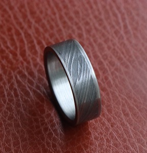 Bague de mariage unisexe en acier Damas incrustation de cuivre et de bois personnalisable pour anniversaire de fiançailles et fête cadre invisible - Product Image 3