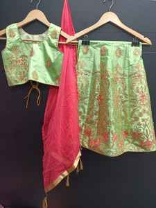 Ropa de boda de diseñador indio exclusivo pesado Trabajo de bordado pesado Ropa de niños Lehenga Choli con Dupatta Listo para usar Precio bajo Alphanumero - Product Image 5