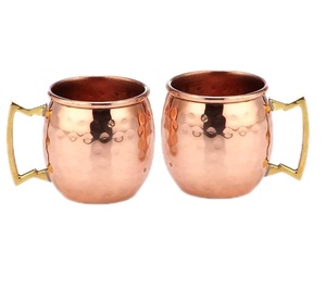 Tasse en cuivre antique noir martelé Moscow Mule avec pailles et sous-verre en bois pour la maison, le bar et le restaurant. - Product Image 2