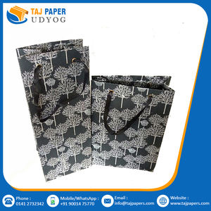 Sacs à main en carton à poignée torsadée de la meilleure qualité en papier kraft avec impression de logo personnalisé, sacs à provisions faits à la main à imprimé floral doré - Product Image 2