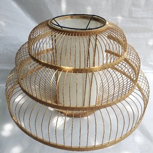 Lampe suspendue en bambou de conception de trois étages ronds, lanterne/lampe en bambou faites main traditionnelles du Vietnam maintenant en vente - Product Image 1