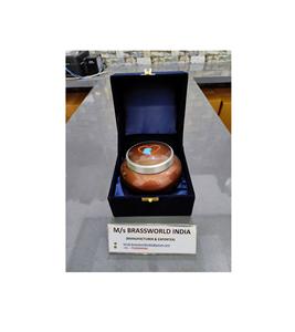 Odyssey Dog Urna de cremación para mascotas pintada a mano Aluminio Marrón Suministros funerarios personalizados - Product Image 1