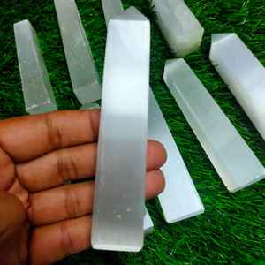 Tour d'obélisque en sélénite blanche naturelle en gros, pointe de cristal polie, tour de sélénite pour la guérison, style Feng Shui - Product Image 1