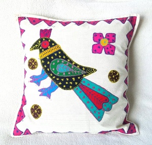 Funda de Cojín Bordada a Mano con Diseño de Pájaro Mexicano, Estilo Bohemio, Algodón Orgánico, Decorativa - Product Image 1