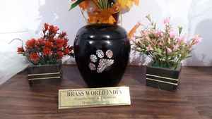 Urna Funeraria de Metal Estilo Americano de Brassworld India para Mascotas, Artículos Funerarios Premium - Product Image 2