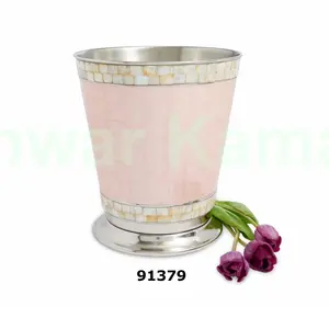 Vaso de accesorios de baño ecológico de nácar y acero inoxidable hecho a mano de la mejor calidad de A.K - Product Image 1