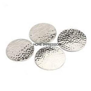 Decoración de mesa y accesorios Posavasos de decoración moderna Posavasos de metal martillado plateado vintage Posavasos de metal decorativo para la venta - Product Image 1