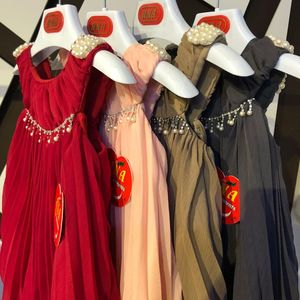 Jhabla Nuevo vestido de fiesta infantil de tela satinada con diadema de estilo elegante Diseño increíble para niñas para la primavera - Product Image 5