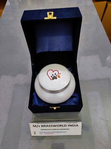 Urna de cremación para mascotas Odyssey extra pequeña, suministros funerarios de aluminio - Product Image 5