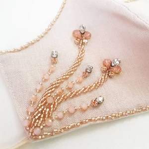 Masque de visage féminin brodé à la main de luxe beaux accessoires de visage conçus pour la fête de mariage et les événements culturels pour les femmes - Product Image 1