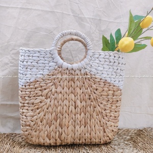 Cesta de Almacenamiento Tejida a Mano de Jacinto de Agua Natural con Asas, Cesta Organizadora de Pasto Marino para Compras y Decoración del Hogar, Hecho en Vietnam - Product Image 5