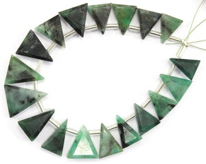 อัญมณีมรกตธรรมชาติ18ชิ้นเหลี่ยมเพชรพลอยสามเหลี่ยมรูปลูกปัด Briolette อาจเกิดเครื่องประดับทำ - Product Image 1