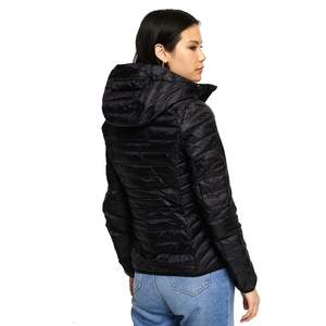 Chaquetas acolchadas ajustadas con logotipo OEM para mujer, forro de LICRA transpirable, relleno de algodón, ropa de invierno negra, decoración de botones de punto - Product Image 2