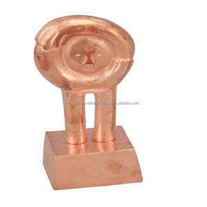 Árbol de Navidad con Diseño de Corte en la Base, Soporte de Mesa de Aluminio con Acabado Dorado Antiguo - Product Image 3