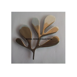 Top Quality Metal <b>Trivet</b> Gold Color Decorative Metal <b>Trivet</b> Manufacturer and Exporter of Luxurious Metal <b>Trivet</b> - Product Image 2