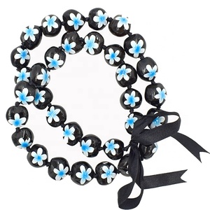 Collar Hawaiano kukui-nut hecho a mano para mujer, collar con logotipo <span class=keywords><strong>de</strong></span> flor <span class=keywords><strong>de</strong></span> <span class=keywords><strong>Plumeria</strong></span> pintada a mano, joyería <span class=keywords><strong>de</strong></span> estilo playero para mujer - Product Image 3
