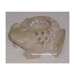Porte-bougie en pierre de savon sculpté à la main, motif grenouille - Product Image 1