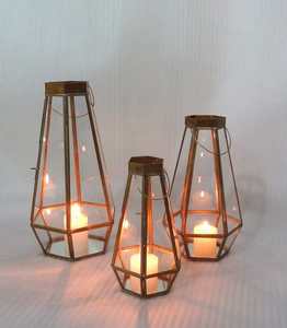 Bougeoir en forme de triangle de terrarium moderne avec plaqué or pour la décoration de la maison, du salon et des dîners - Product Image 4