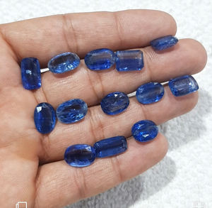 Pendentif brésilien en tanzanite semi-précieuse naturelle facetté avec aura de guérison pour la fête des mères, disponible en toutes tailles - Product Image 1