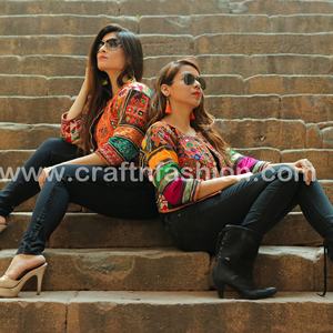 Chaqueta de algodón vintage Kutch y Banjara india bordada para invierno, talla grande, corte ajustado, tipo bomber, lista para usar. - Product Image 6