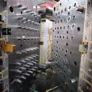 Spécialisé dans la fabrication de moules de précision. Mousse sous vide pour toutes les pompes en plastique, valve d'aérosol-moule à poussière - Product Image 1