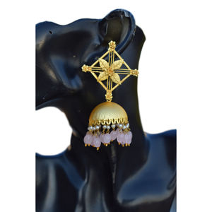 Boucles d'oreilles longues en forme de jhumka, en laiton avec finition mate dorée traditionnelle 2025, ornées de perles de pierre, pour filles et femmes - Product Image 1