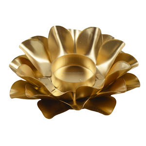 Bougeoir de conception de fleur de couleur argentée avec bougeoir de concepteur de finition plaqué dîner de villa d'intérieur et fêtes de mariage - Product Image 4