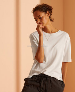 T-shirt graphique personnalisé pour femme en coton premium délavé style vintage, décontracté, grandes tailles, avec impression de logo sur mesure par sérigraphie - Product Image 1
