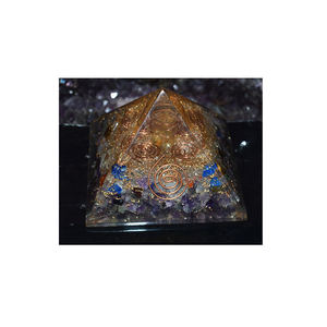 Pirámides de orgón de energía de amatista Feng Shui talladas con protección de técnica de grabado de EMF hechas de material de piedras preciosas - Product Image 1