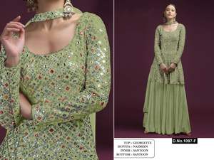 Ensemble Sharara noir en géorgette et soie Santoon, broderie avec travail de séquence et de papier métallisé, et travail de dentelle sur 4 côtés dans un long dupatta - Product Image 6