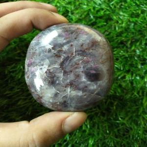 Piedra de Palma de cristal de lepidolita natural, piedra mineral de palmstone, productos minerales, proveedor de la India, venta al por mayor - Product Image 1