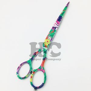 กรรไกรตัดผมสไตล์ใหม่กรรไกรสำหรับตกแต่งผมทำจากสเตนเลสแบบญี่ปุ่นพิมพ์โลโก้ขนมิงค์ - Product Image 4