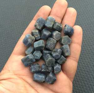 Saphir bleu naturel non traité pierre précieuse brute de qualité supérieure fabrication de bijoux en pierre tendance faits à la main - Product Image 3