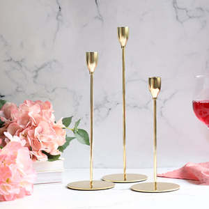 Candelabro de Metal con Forma de Flor Dorada Brillante de Bronce Dorado Hecho a Mano por KSN para Decoración del Hogar en Pascua con Caja de Vidrio - Product Image 1