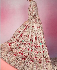 Impresionante Vestido de Novia Indio-Pakistaní Lehenga Choli de Seda con Bordado Intenso, Largo hasta el Suelo, con Dupatta 2025 - Product Image 1