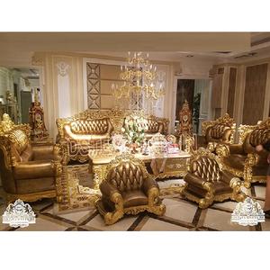 Canapé en cuir de couleur dorée, style palais Royal, ensemble de luxe européen, canapé de salon, style français, Baroque - Product Image 1