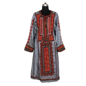 Vestido Balochi Kuchi Hecho a Mano Vintage Real BDR045 Colección de Vestidos Balochi Banjara con Bordado a Mano Vintage - Product Image 1