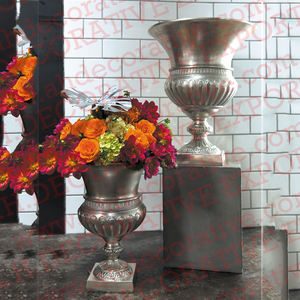 Urne en métal de haute qualité, design gaufré fait à la main, vase moderne, jardinière pour centre de table de mariage, décoration de jardin A.H. Décoratif - Product Image 6