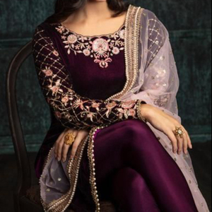 -LATEST---DESIGNER---NEW--DECENT--EMBROIDERY SUR FLOOR-LENGTH--FOR Parti porter-robe avec applications pour la Fête/Mariage = 2021. - Product Image 1