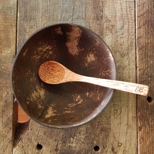 ฉลากส่วนตัวแบรนด์ OEM ขัดเรียบน้ำมันธรรมชาติกะลามะพร้าวชามที่มีการแกะสลักโลโก้ที่กำหนดเอง - Product Image 5