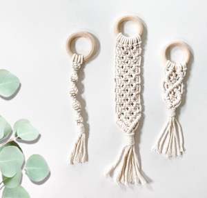 Conjunto de 3 - 100% algodón orgánico hecho a mano macrame bebé mordedores con madera anillos de dentición, mordedor - Product Image 1